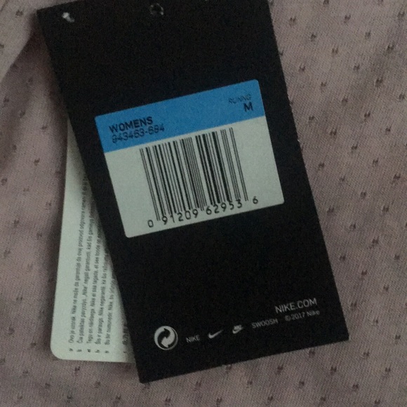 Nike T-shirt - Picture 3 of 7